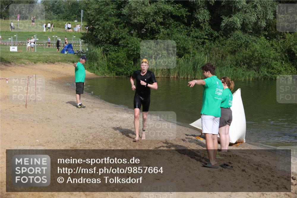 21.06.2026 - 29. Vierlanden-Triathlon Andreas Tolksdorf http://msf.ph/oto/9857664 21.06.2026 09:01:28 Schwimmen 64 meine-sportfotos.de
