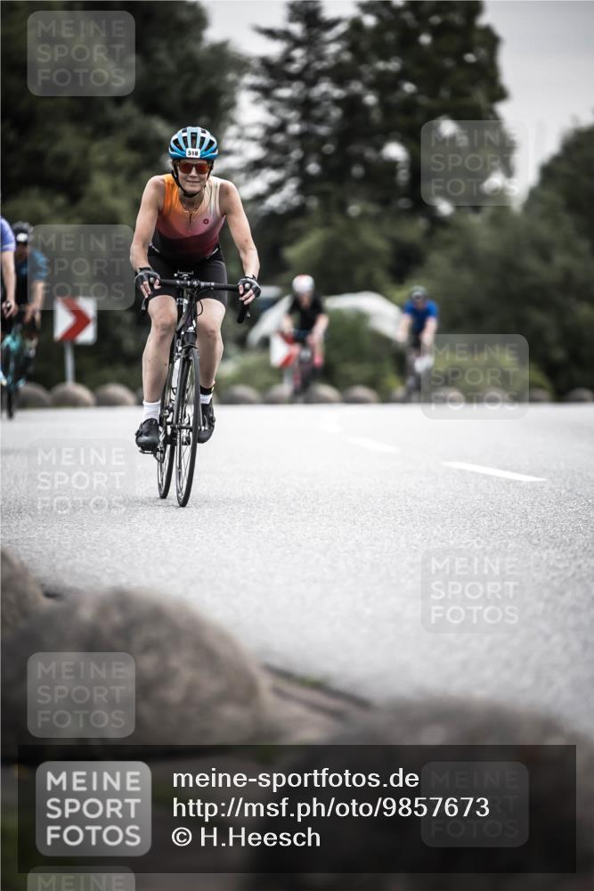 21.06.2026 - 29. Vierlanden-Triathlon H.Heesch http://msf.ph/oto/9857673 21.06.2026 10:29:48 Radfahren 22, 113, 518, 548, 557, 571 meine-sportfotos.de