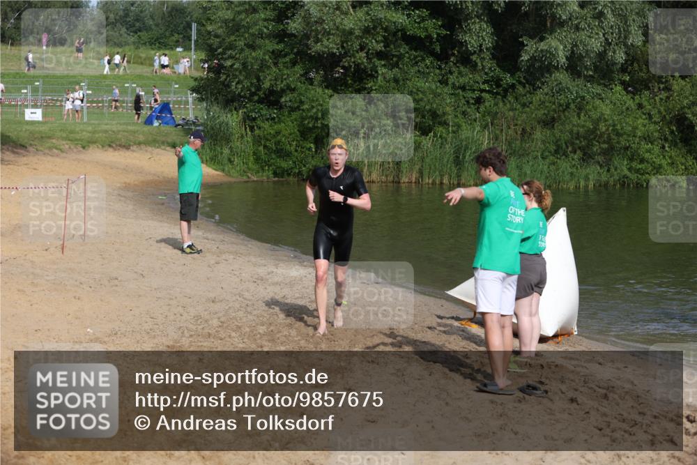 21.06.2026 - 29. Vierlanden-Triathlon Andreas Tolksdorf http://msf.ph/oto/9857675 21.06.2026 09:01:28 Schwimmen 64 meine-sportfotos.de