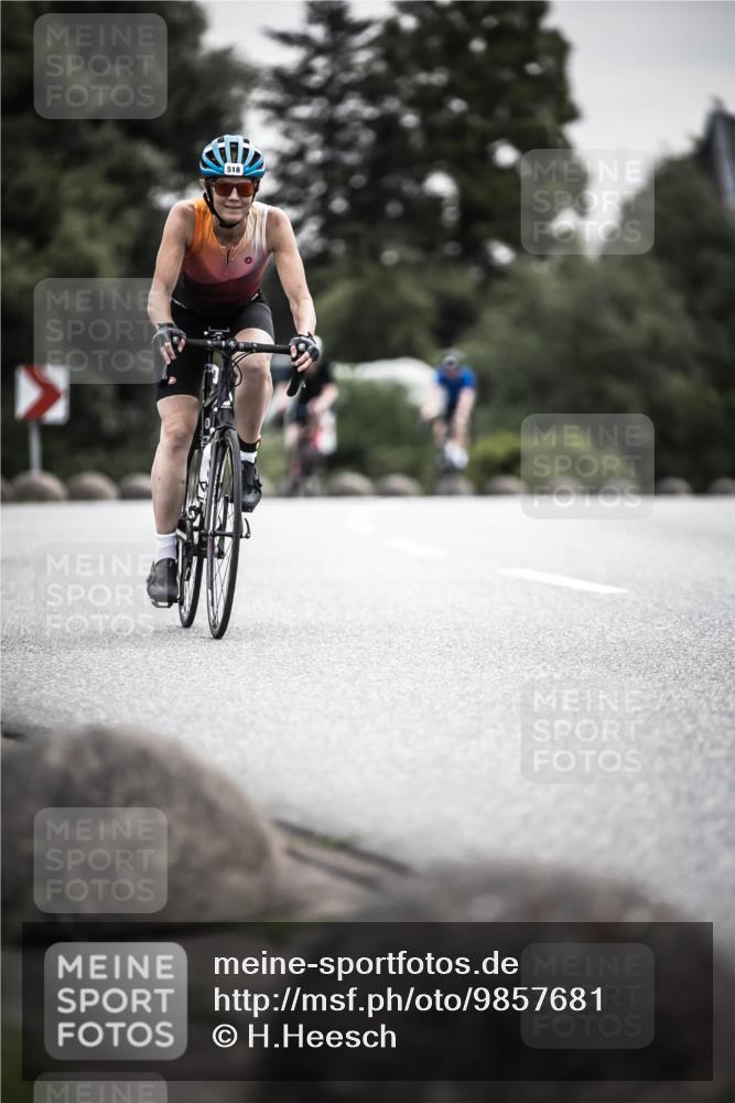 21.06.2026 - 29. Vierlanden-Triathlon H.Heesch http://msf.ph/oto/9857681 21.06.2026 10:29:48 Radfahren 22, 113, 518, 548, 557, 571 meine-sportfotos.de