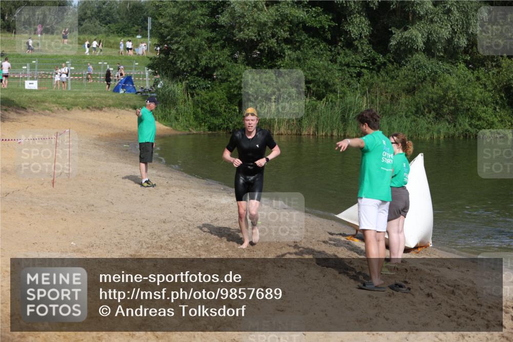 21.06.2026 - 29. Vierlanden-Triathlon Andreas Tolksdorf http://msf.ph/oto/9857689 21.06.2026 09:01:28 Schwimmen 64 meine-sportfotos.de