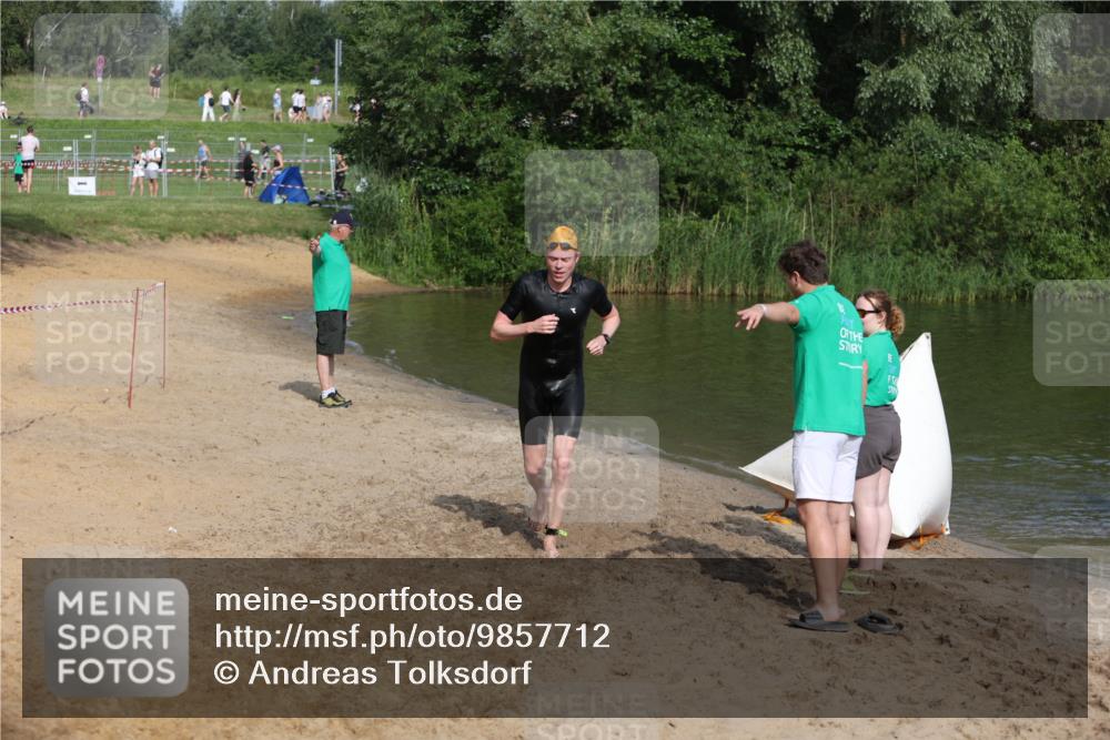 21.06.2026 - 29. Vierlanden-Triathlon Andreas Tolksdorf http://msf.ph/oto/9857712 21.06.2026 09:01:28 Schwimmen 64 meine-sportfotos.de