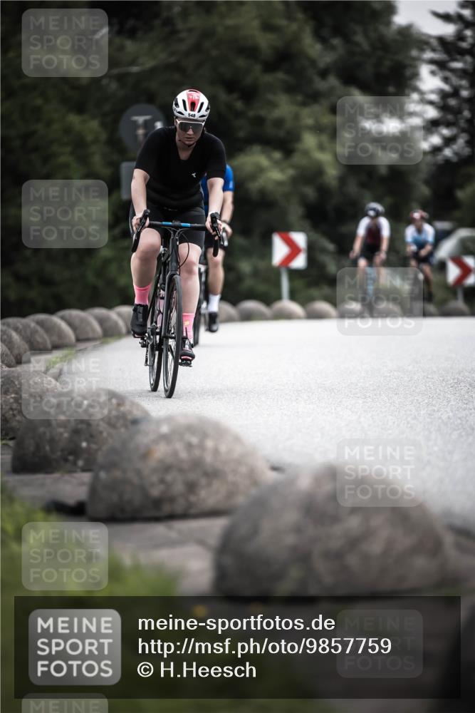 21.06.2026 - 29. Vierlanden-Triathlon H.Heesch http://msf.ph/oto/9857759 21.06.2026 10:29:53 Radfahren 22, 56, 113, 492, 502, 518, 548, 571 meine-sportfotos.de