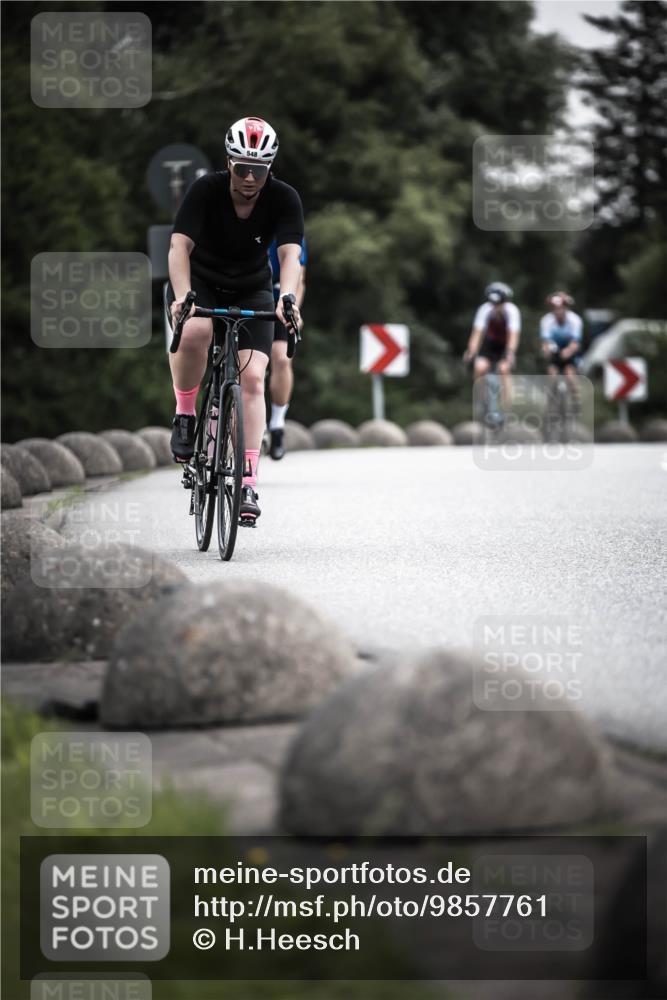 21.06.2026 - 29. Vierlanden-Triathlon H.Heesch http://msf.ph/oto/9857761 21.06.2026 10:29:53 Radfahren 22, 56, 113, 492, 502, 518, 548, 571 meine-sportfotos.de