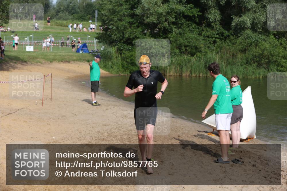 21.06.2026 - 29. Vierlanden-Triathlon Andreas Tolksdorf http://msf.ph/oto/9857765 21.06.2026 09:01:29 Schwimmen 64 meine-sportfotos.de