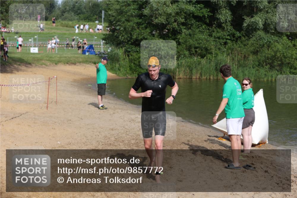21.06.2026 - 29. Vierlanden-Triathlon Andreas Tolksdorf http://msf.ph/oto/9857772 21.06.2026 09:01:29 Schwimmen 64 meine-sportfotos.de