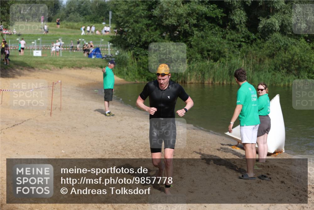 21.06.2026 - 29. Vierlanden-Triathlon Andreas Tolksdorf http://msf.ph/oto/9857778 21.06.2026 09:01:29 Schwimmen 64 meine-sportfotos.de