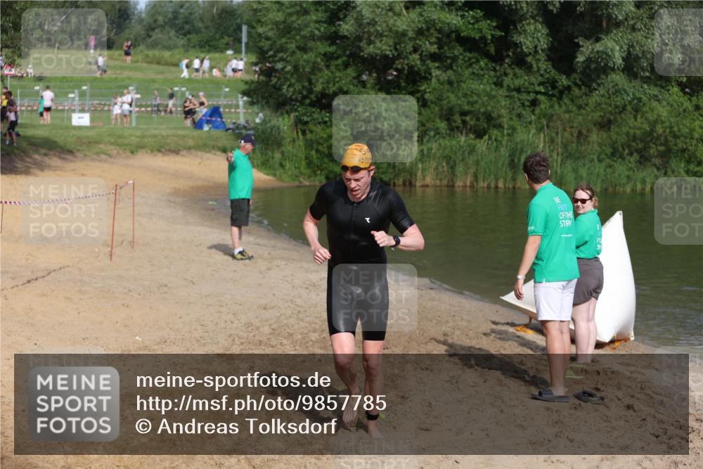 21.06.2026 - 29. Vierlanden-Triathlon Andreas Tolksdorf http://msf.ph/oto/9857785 21.06.2026 09:01:30 Schwimmen 64 meine-sportfotos.de