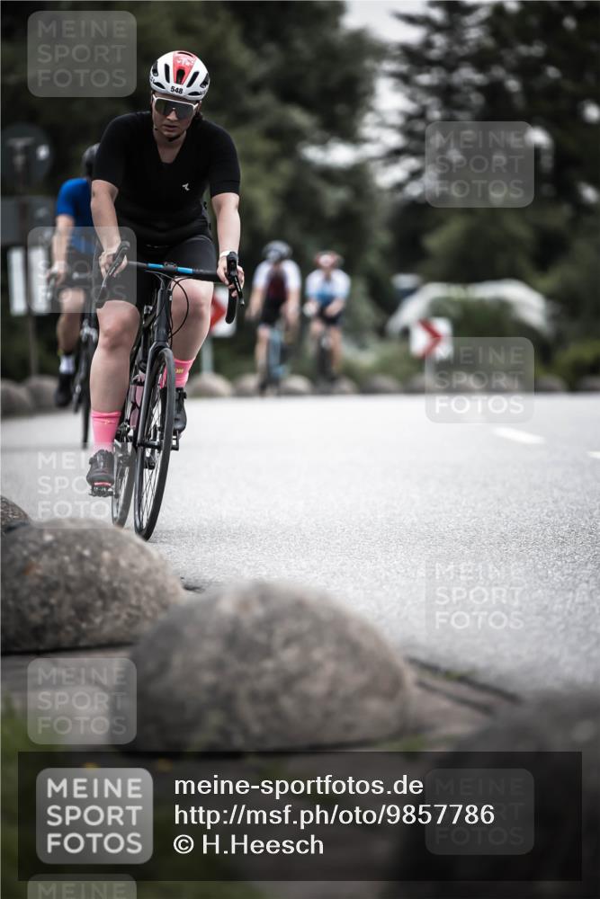 21.06.2026 - 29. Vierlanden-Triathlon H.Heesch http://msf.ph/oto/9857786 21.06.2026 10:29:54 Radfahren 22, 56, 113, 492, 502, 548, 571 meine-sportfotos.de