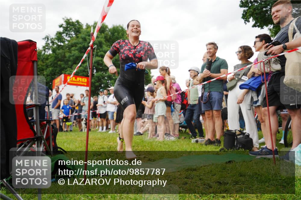 21.06.2026 - 29. Vierlanden-Triathlon LAZAROV Photography http://msf.ph/oto/9857787 21.06.2026 10:15:56 Schwimmen 552, 562 meine-sportfotos.de
