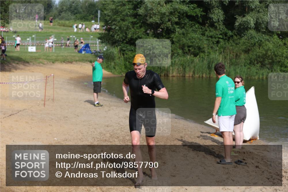 21.06.2026 - 29. Vierlanden-Triathlon Andreas Tolksdorf http://msf.ph/oto/9857790 21.06.2026 09:01:30 Schwimmen 64 meine-sportfotos.de
