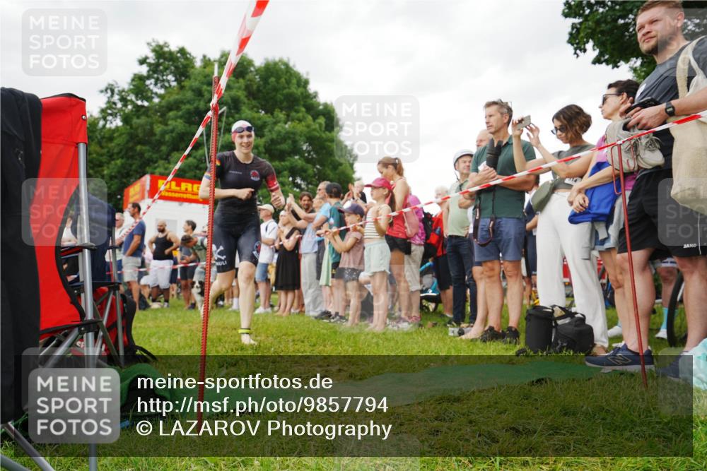 21.06.2026 - 29. Vierlanden-Triathlon LAZAROV Photography http://msf.ph/oto/9857794 21.06.2026 10:16:08 Schwimmen 562, 587 meine-sportfotos.de