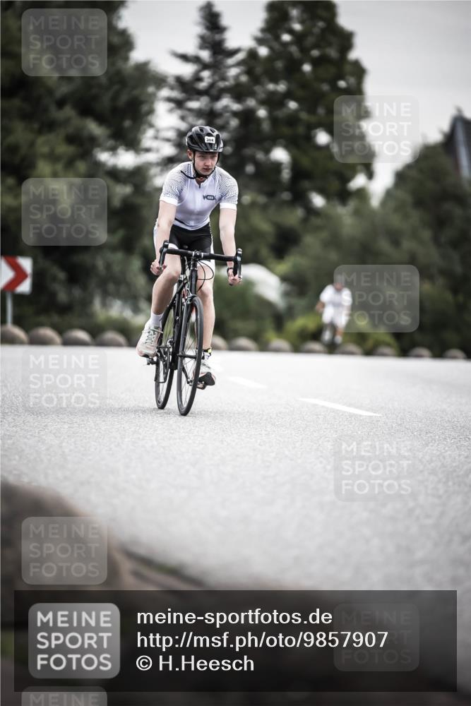 21.06.2026 - 29. Vierlanden-Triathlon H.Heesch http://msf.ph/oto/9857907 21.06.2026 10:30:04 Radfahren 2, 56, 72, 274, 284, 304, 497, 572 meine-sportfotos.de