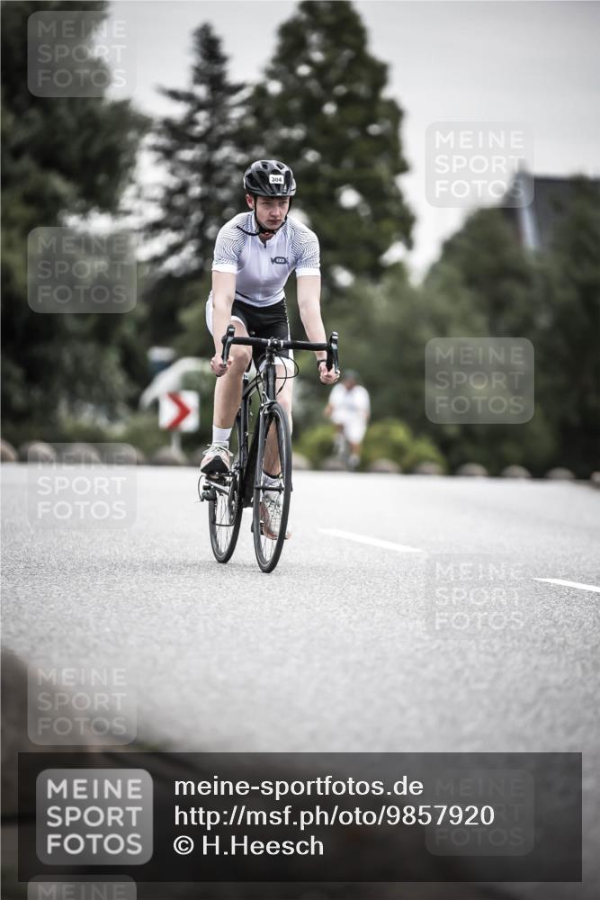 21.06.2026 - 29. Vierlanden-Triathlon H.Heesch http://msf.ph/oto/9857920 21.06.2026 10:30:04 Radfahren 2, 56, 72, 274, 284, 304, 497, 572 meine-sportfotos.de
