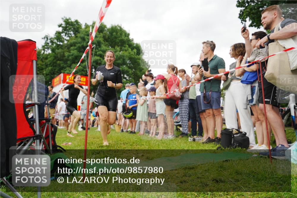 21.06.2026 - 29. Vierlanden-Triathlon LAZAROV Photography http://msf.ph/oto/9857980 21.06.2026 10:18:00 Schwimmen 481, 553, 563 meine-sportfotos.de