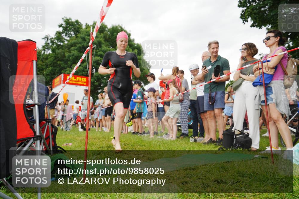 21.06.2026 - 29. Vierlanden-Triathlon LAZAROV Photography http://msf.ph/oto/9858025 21.06.2026 10:18:22 Schwimmen 494, 592 meine-sportfotos.de