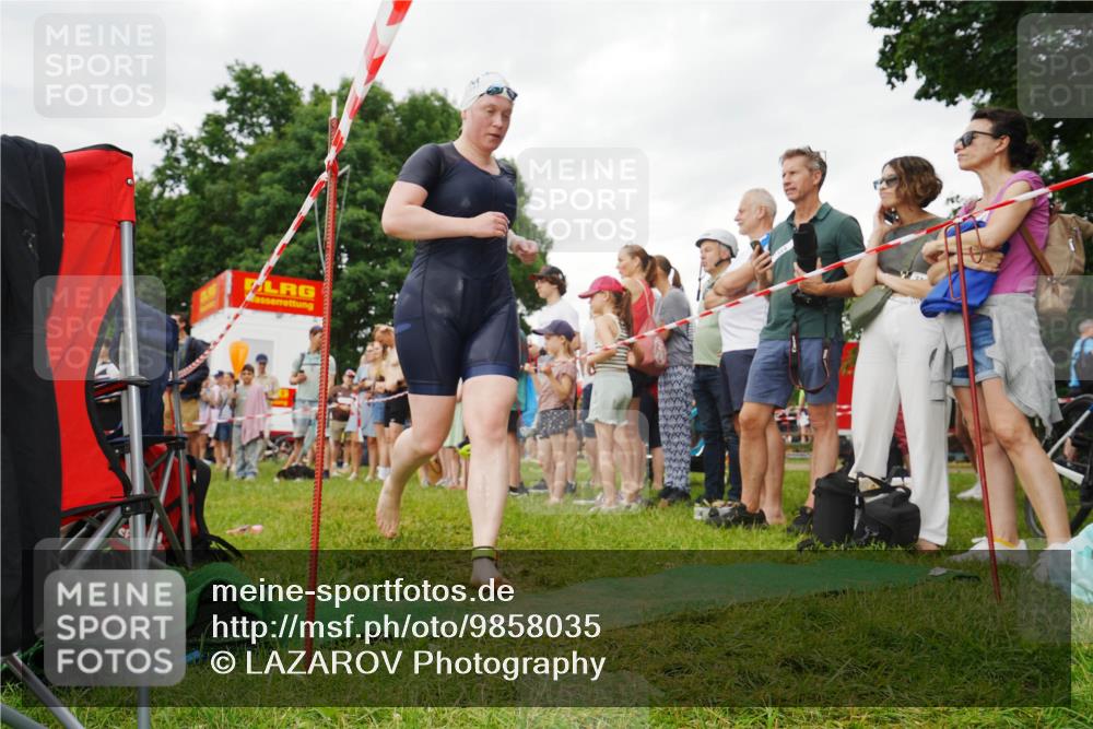 21.06.2026 - 29. Vierlanden-Triathlon LAZAROV Photography http://msf.ph/oto/9858035 21.06.2026 10:18:26 Schwimmen 494, 592, 618 meine-sportfotos.de