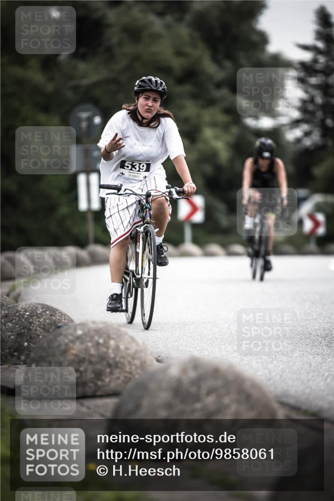21.06.2026 - 29. Vierlanden-Triathlon H.Heesch http://msf.ph/oto/9858061 21.06.2026 10:30:15 Radfahren 284, 300, 522, 539, 546, 568, 570 meine-sportfotos.de