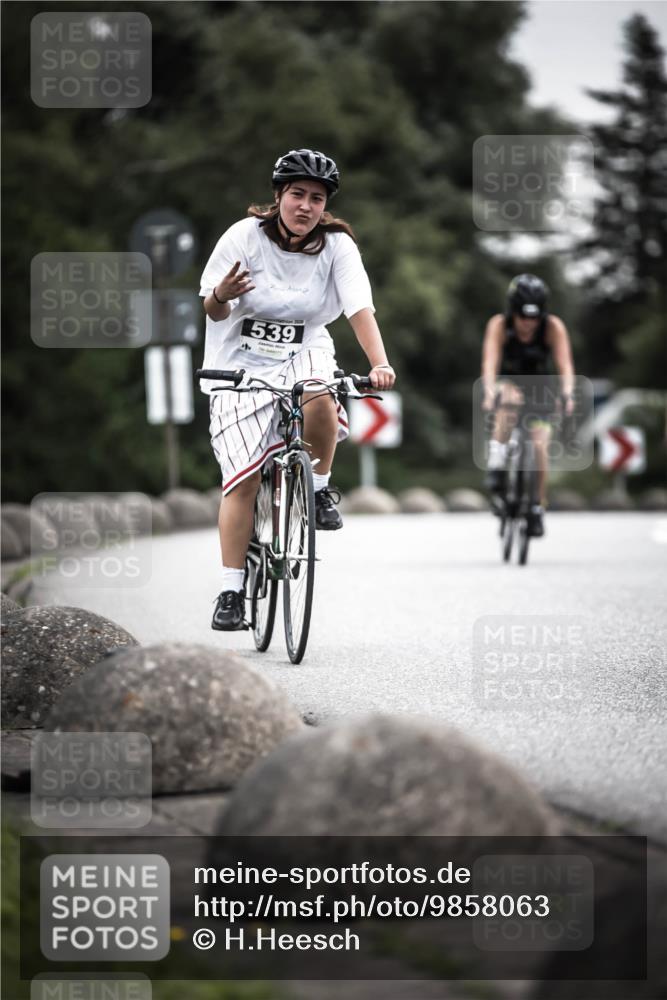 21.06.2026 - 29. Vierlanden-Triathlon H.Heesch http://msf.ph/oto/9858063 21.06.2026 10:30:15 Radfahren 284, 300, 522, 539, 546, 568, 570 meine-sportfotos.de