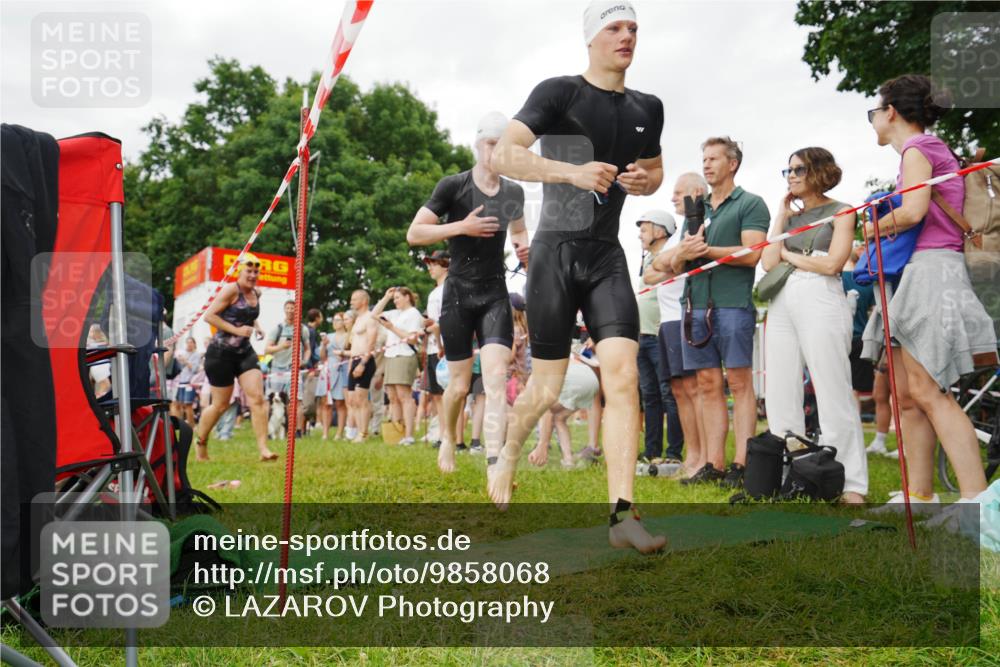 21.06.2026 - 29. Vierlanden-Triathlon LAZAROV Photography http://msf.ph/oto/9858068 21.06.2026 10:18:43 Schwimmen 368, 391, 499, 513, 516, 539, 558, 582, 583, 590, 605, 608 meine-sportfotos.de