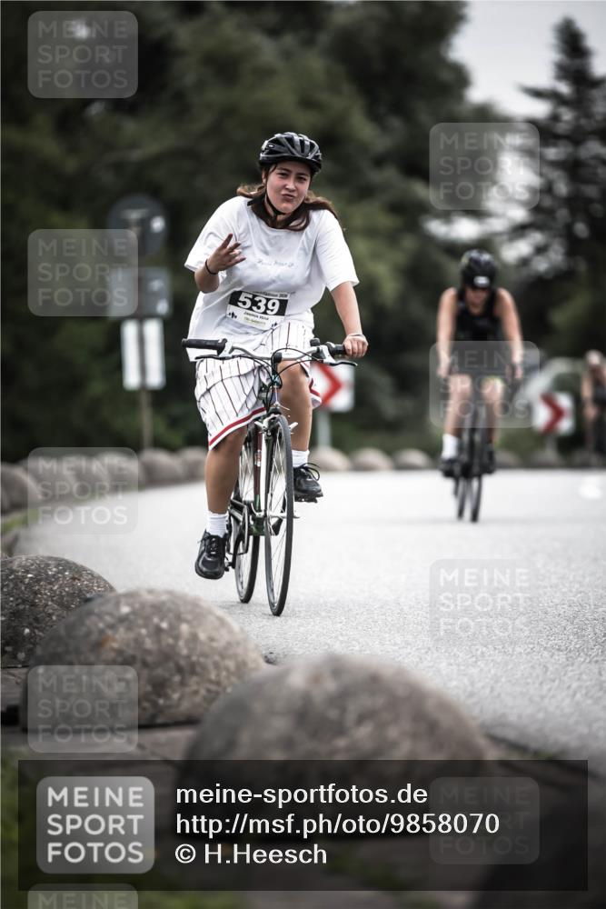 21.06.2026 - 29. Vierlanden-Triathlon H.Heesch http://msf.ph/oto/9858070 21.06.2026 10:30:15 Radfahren 284, 300, 522, 539, 546, 568, 570 meine-sportfotos.de