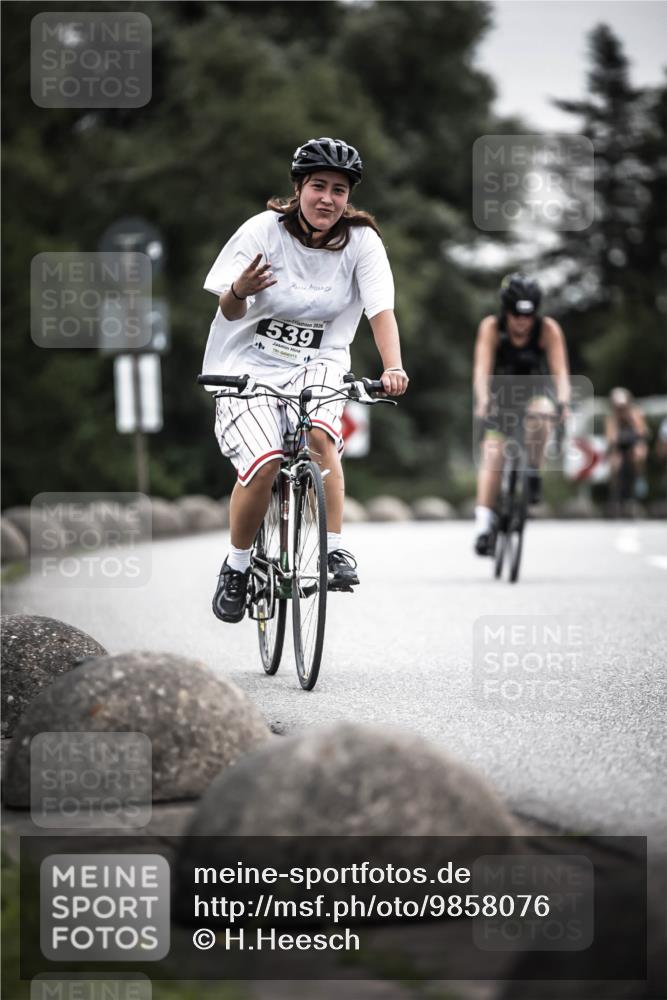 21.06.2026 - 29. Vierlanden-Triathlon H.Heesch http://msf.ph/oto/9858076 21.06.2026 10:30:15 Radfahren 284, 300, 522, 539, 546, 568, 570 meine-sportfotos.de