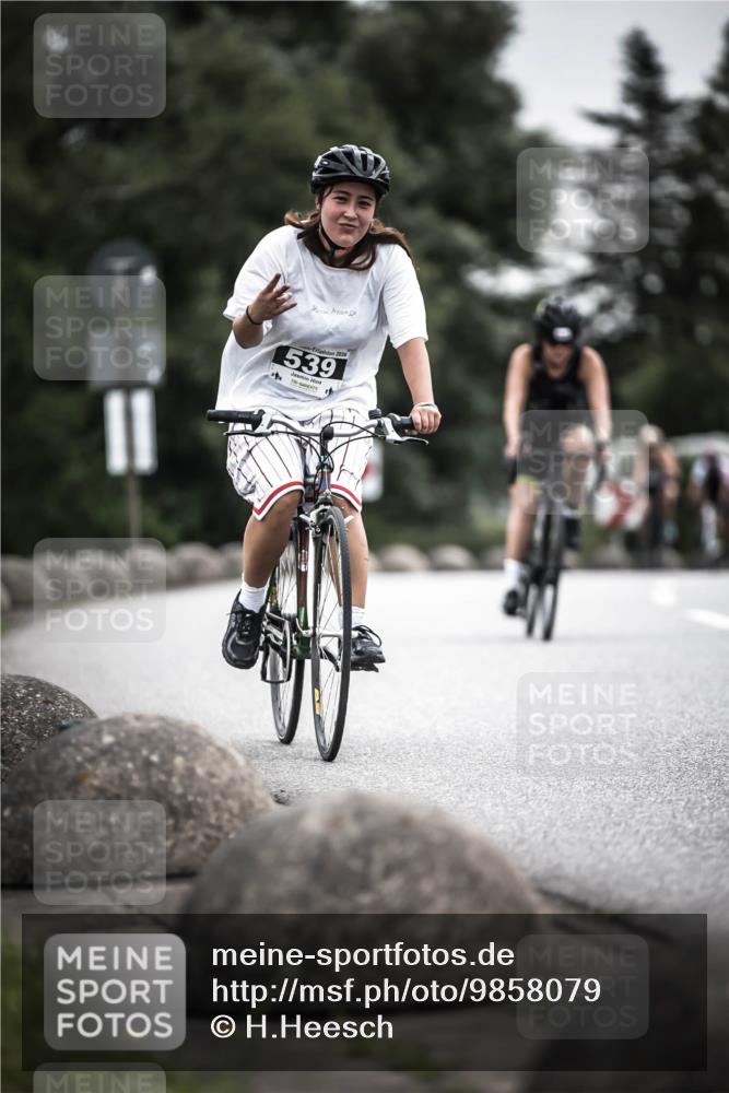 21.06.2026 - 29. Vierlanden-Triathlon H.Heesch http://msf.ph/oto/9858079 21.06.2026 10:30:15 Radfahren 284, 300, 522, 539, 546, 568, 570 meine-sportfotos.de