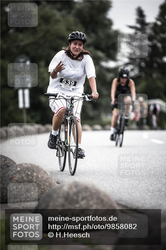 21.06.2026 - 29. Vierlanden-Triathlon H.Heesch http://msf.ph/oto/9858082 21.06.2026 10:30:15 Radfahren 284, 300, 522, 539, 546, 568, 570 meine-sportfotos.de
