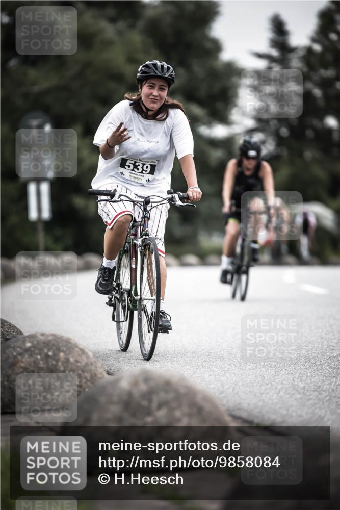 21.06.2026 - 29. Vierlanden-Triathlon H.Heesch http://msf.ph/oto/9858084 21.06.2026 10:30:15 Radfahren 284, 300, 522, 539, 546, 568, 570 meine-sportfotos.de