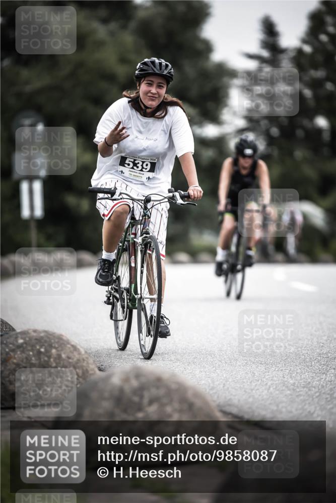 21.06.2026 - 29. Vierlanden-Triathlon H.Heesch http://msf.ph/oto/9858087 21.06.2026 10:30:15 Radfahren 284, 300, 522, 539, 546, 568, 570 meine-sportfotos.de