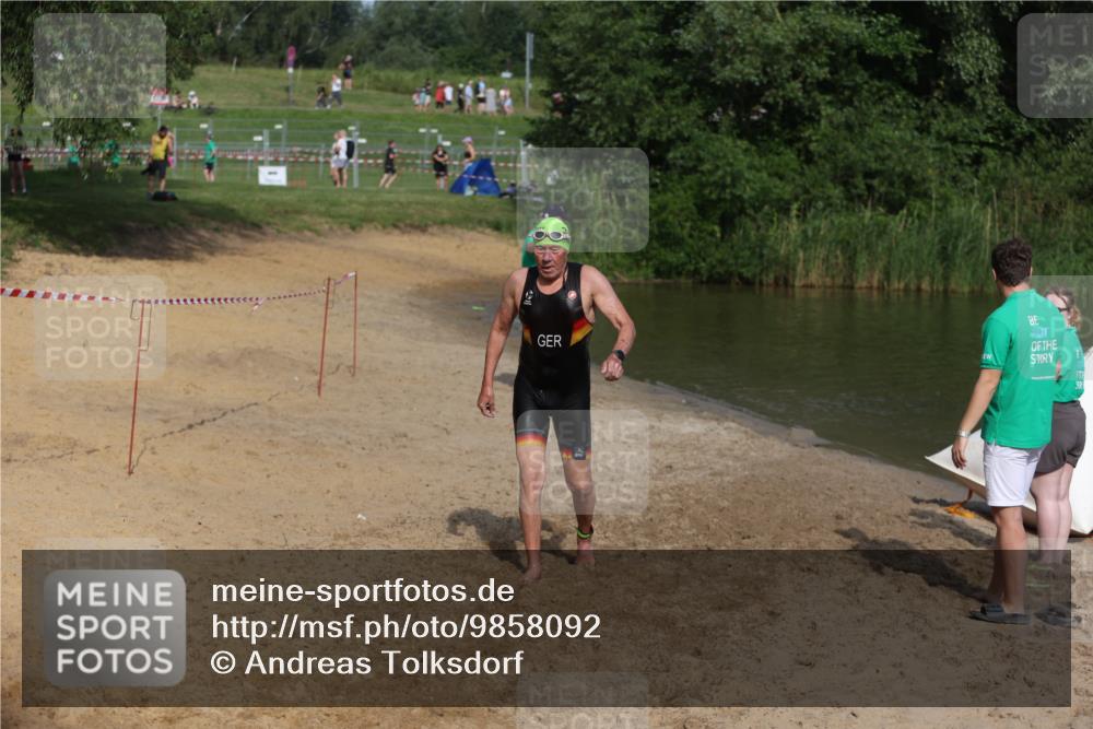 21.06.2026 - 29. Vierlanden-Triathlon Andreas Tolksdorf http://msf.ph/oto/9858092 21.06.2026 09:02:01 Schwimmen 217 meine-sportfotos.de