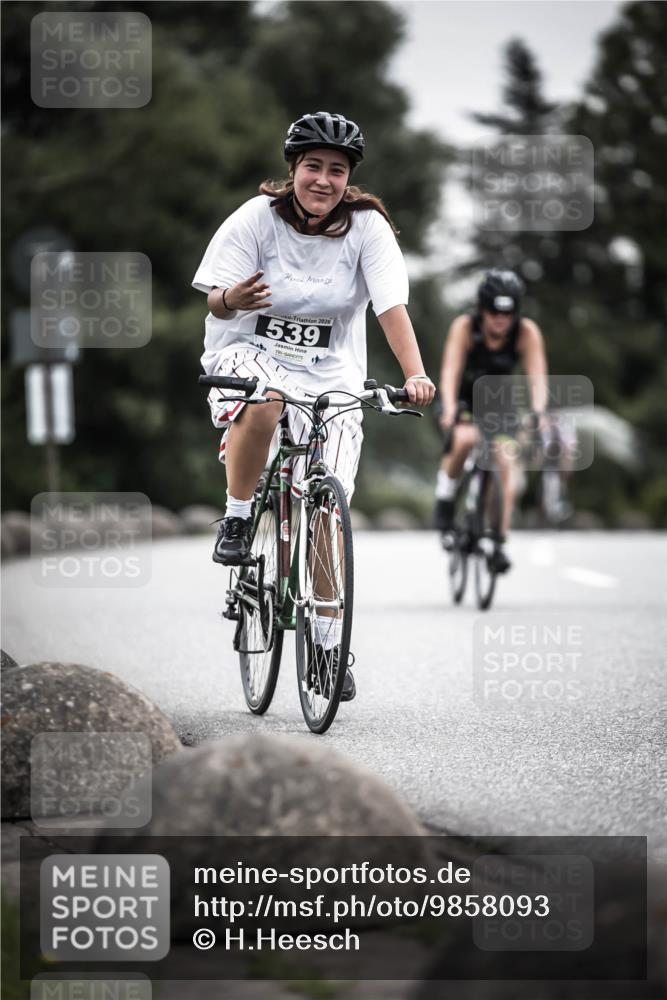 21.06.2026 - 29. Vierlanden-Triathlon H.Heesch http://msf.ph/oto/9858093 21.06.2026 10:30:15 Radfahren 284, 300, 522, 539, 546, 568, 570 meine-sportfotos.de