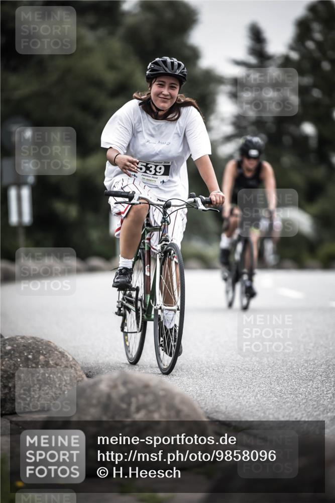 21.06.2026 - 29. Vierlanden-Triathlon H.Heesch http://msf.ph/oto/9858096 21.06.2026 10:30:16 Radfahren 300, 522, 527, 539, 546, 568, 570 meine-sportfotos.de