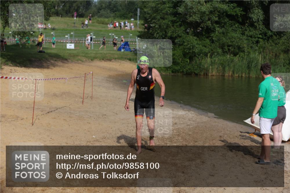 21.06.2026 - 29. Vierlanden-Triathlon Andreas Tolksdorf http://msf.ph/oto/9858100 21.06.2026 09:02:01 Schwimmen 217 meine-sportfotos.de