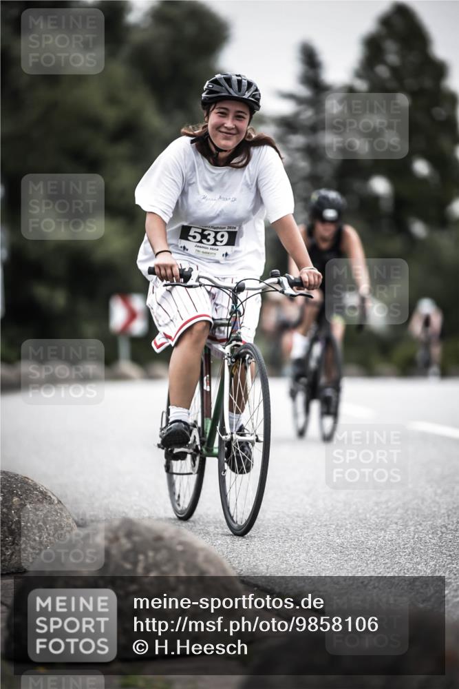 21.06.2026 - 29. Vierlanden-Triathlon H.Heesch http://msf.ph/oto/9858106 21.06.2026 10:30:16 Radfahren 300, 522, 527, 539, 546, 568, 570 meine-sportfotos.de