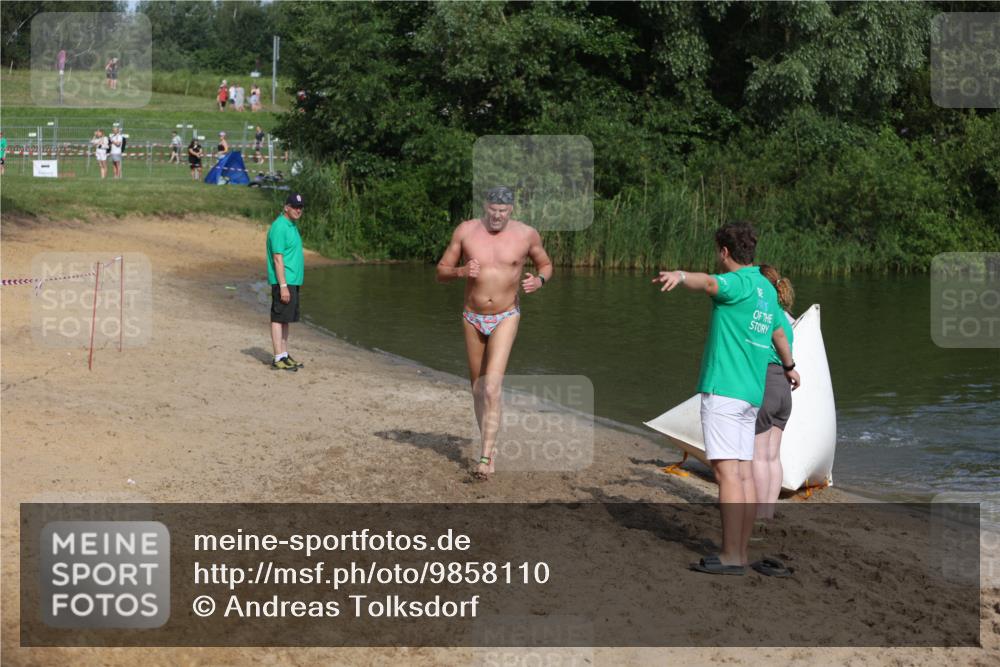 21.06.2026 - 29. Vierlanden-Triathlon Andreas Tolksdorf http://msf.ph/oto/9858110 21.06.2026 09:02:12 Schwimmen 217, 231, 283 meine-sportfotos.de