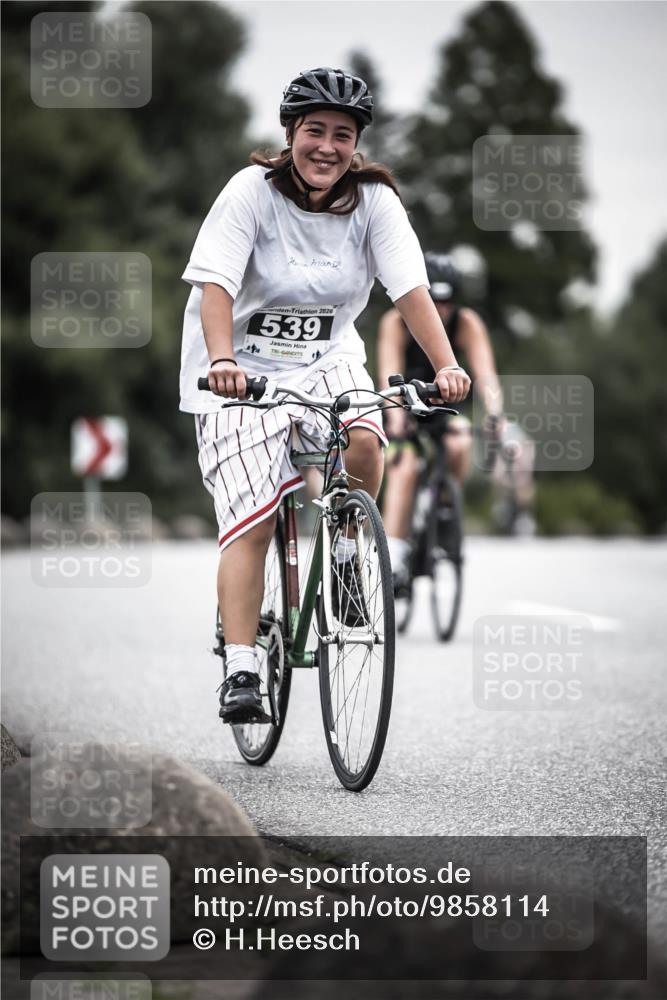 21.06.2026 - 29. Vierlanden-Triathlon H.Heesch http://msf.ph/oto/9858114 21.06.2026 10:30:16 Radfahren 300, 522, 527, 539, 546, 568, 570 meine-sportfotos.de