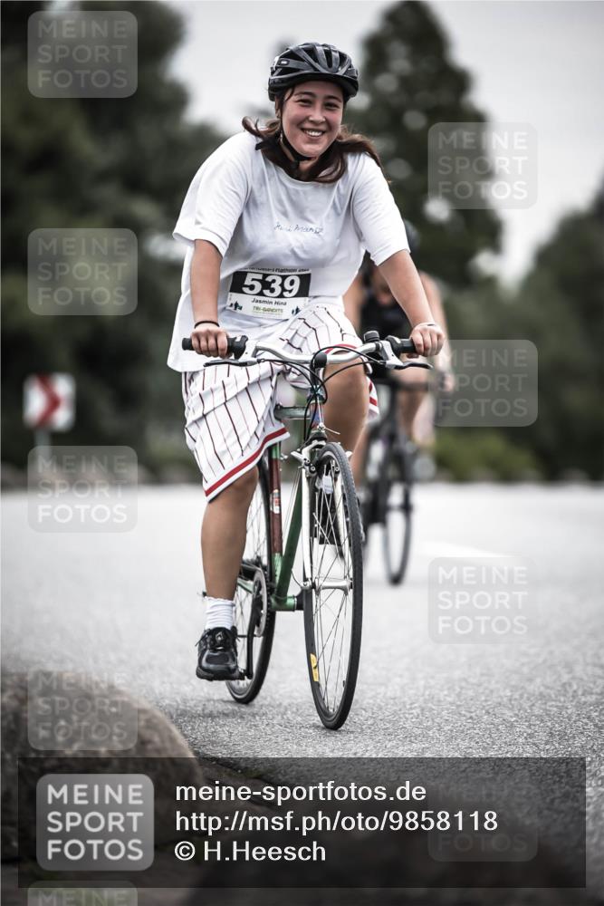 21.06.2026 - 29. Vierlanden-Triathlon H.Heesch http://msf.ph/oto/9858118 21.06.2026 10:30:16 Radfahren 300, 522, 527, 539, 546, 568, 570 meine-sportfotos.de