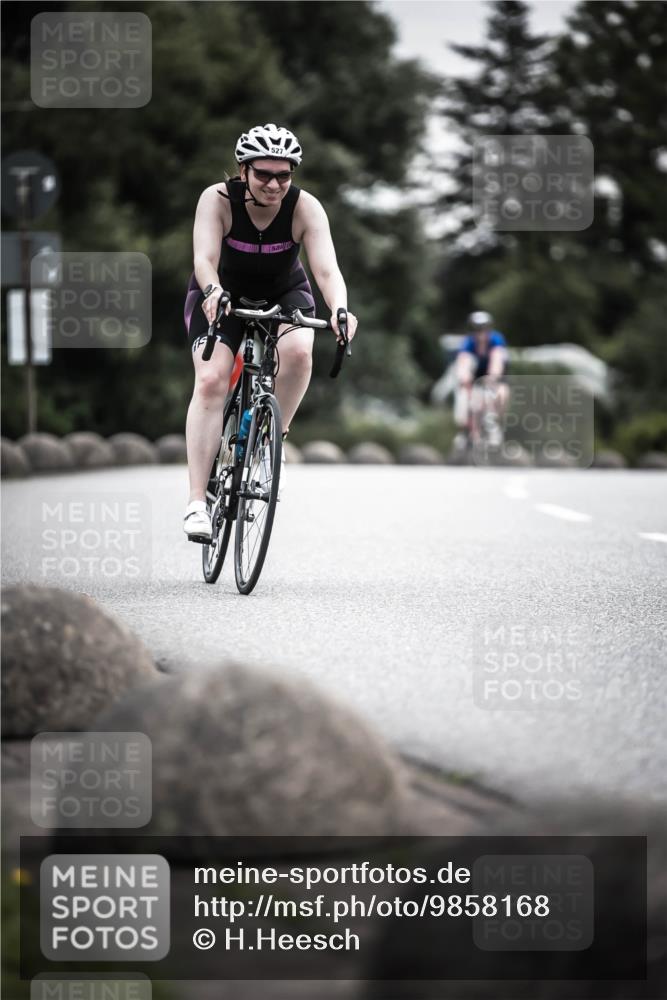 21.06.2026 - 29. Vierlanden-Triathlon H.Heesch http://msf.ph/oto/9858168 21.06.2026 10:30:23 Radfahren 355, 522, 527, 570 meine-sportfotos.de