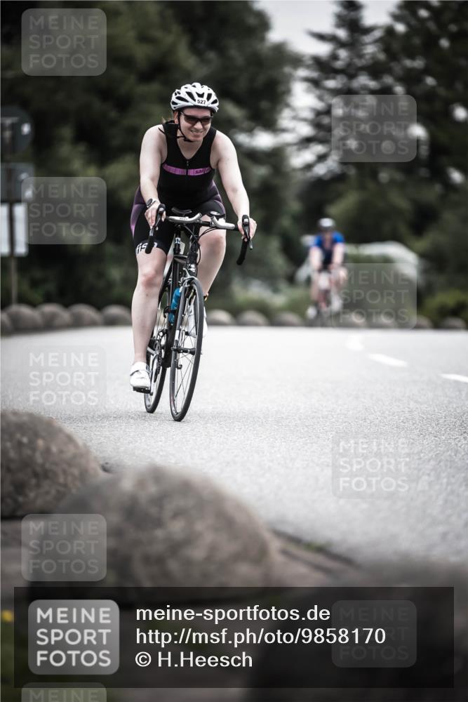 21.06.2026 - 29. Vierlanden-Triathlon H.Heesch http://msf.ph/oto/9858170 21.06.2026 10:30:23 Radfahren 355, 522, 527, 570 meine-sportfotos.de