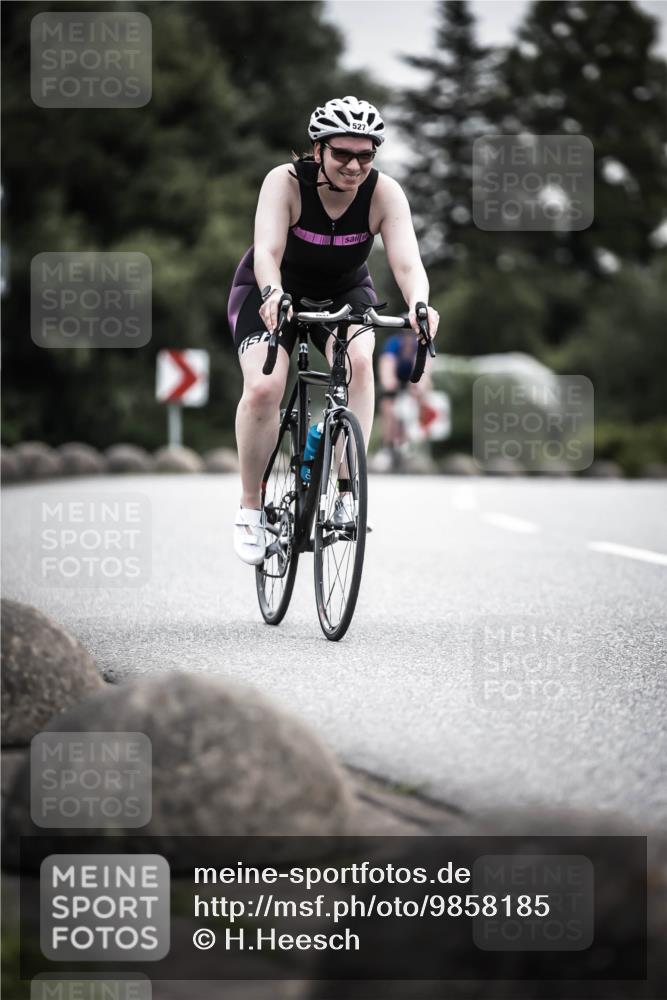 21.06.2026 - 29. Vierlanden-Triathlon H.Heesch http://msf.ph/oto/9858185 21.06.2026 10:30:23 Radfahren 355, 522, 527, 570 meine-sportfotos.de