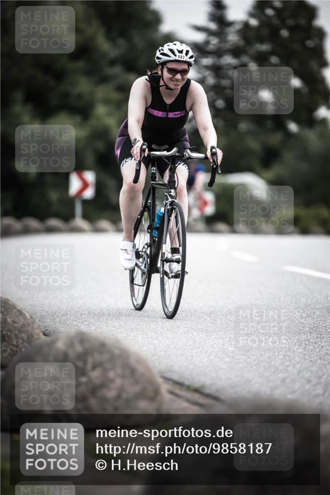 21.06.2026 - 29. Vierlanden-Triathlon H.Heesch http://msf.ph/oto/9858187 21.06.2026 10:30:23 Radfahren 355, 522, 527, 570 meine-sportfotos.de