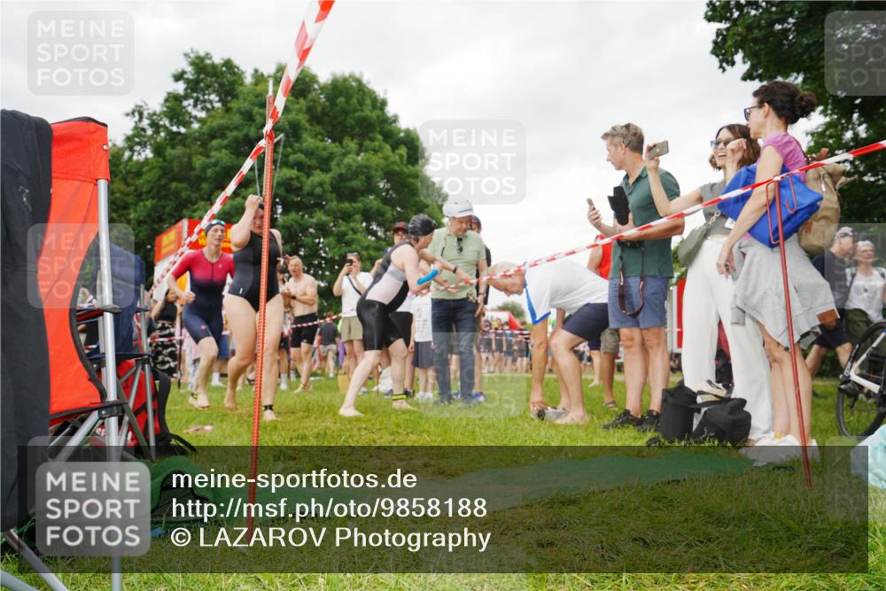21.06.2026 - 29. Vierlanden-Triathlon LAZAROV Photography http://msf.ph/oto/9858188 21.06.2026 10:19:45 Schwimmen 498, 505, 523, 534, 566, 579, 580, 581, 594, 603, 1357 meine-sportfotos.de