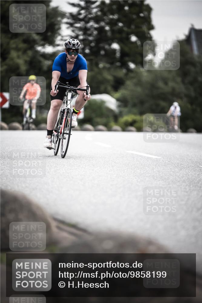 21.06.2026 - 29. Vierlanden-Triathlon H.Heesch http://msf.ph/oto/9858199 21.06.2026 10:30:27 Radfahren 355, 365, 527, 556 meine-sportfotos.de