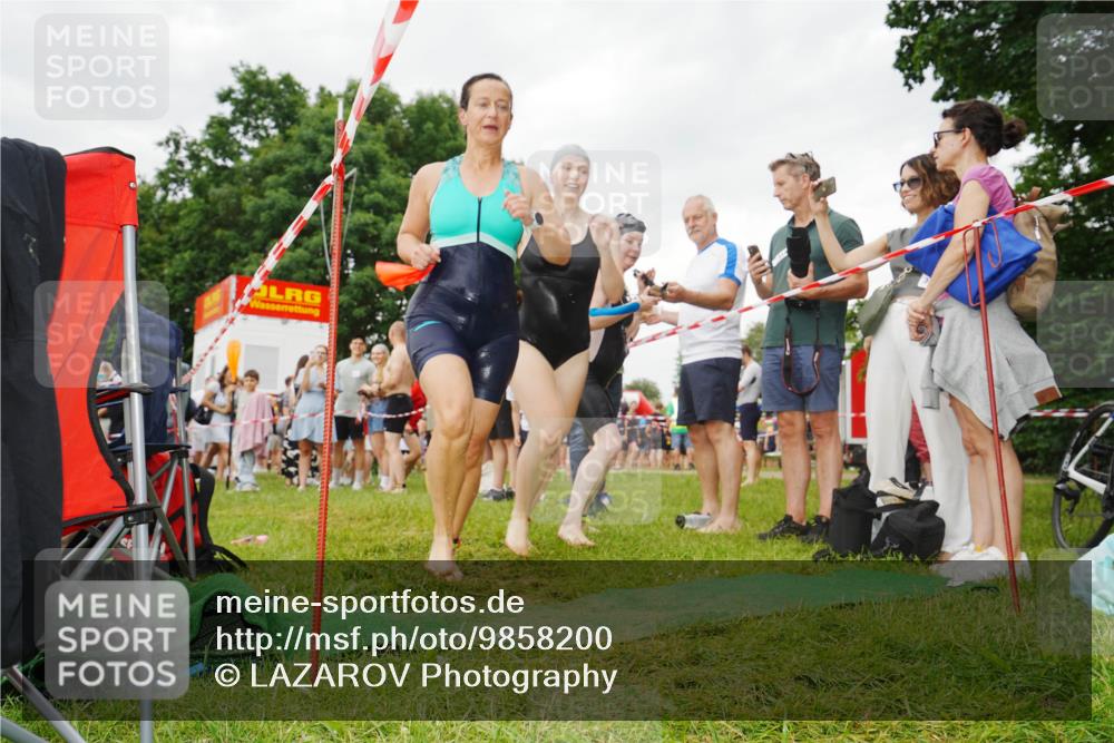21.06.2026 - 29. Vierlanden-Triathlon LAZAROV Photography http://msf.ph/oto/9858200 21.06.2026 10:19:48 Schwimmen 498, 505, 523, 534, 579, 580, 581, 594, 1357 meine-sportfotos.de