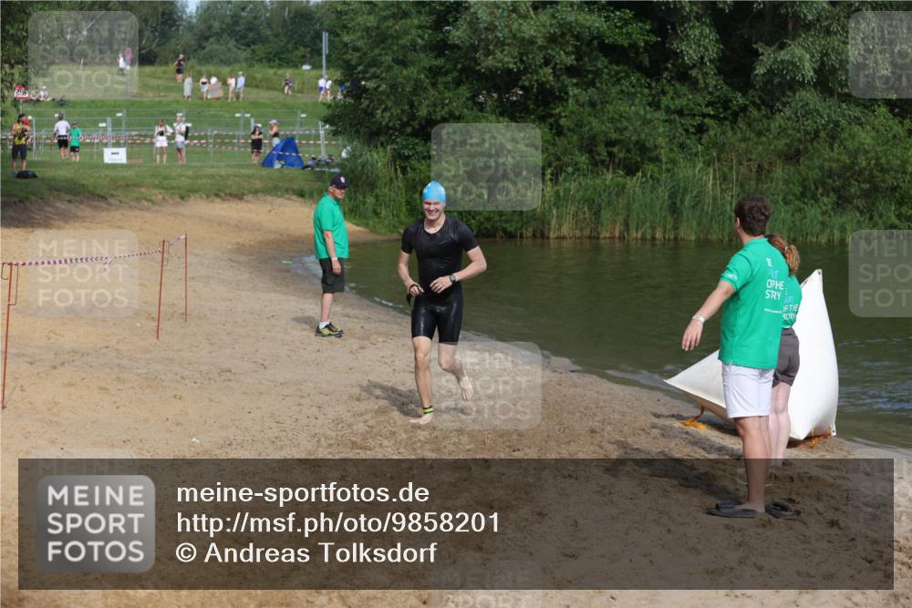21.06.2026 - 29. Vierlanden-Triathlon Andreas Tolksdorf http://msf.ph/oto/9858201 21.06.2026 09:02:37 Schwimmen 128 meine-sportfotos.de