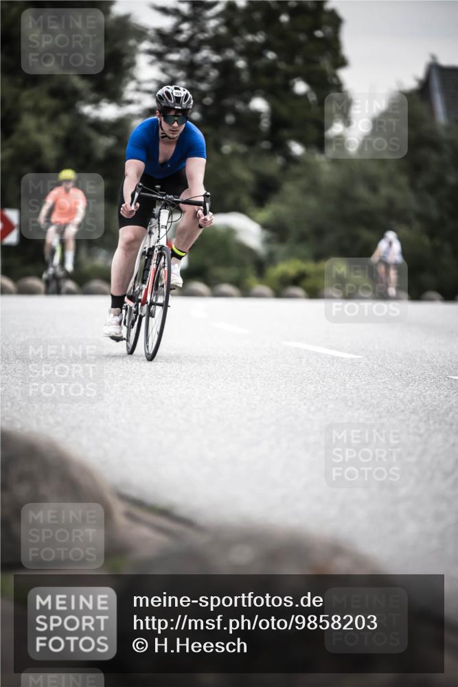 21.06.2026 - 29. Vierlanden-Triathlon H.Heesch http://msf.ph/oto/9858203 21.06.2026 10:30:27 Radfahren 355, 365, 527, 556 meine-sportfotos.de