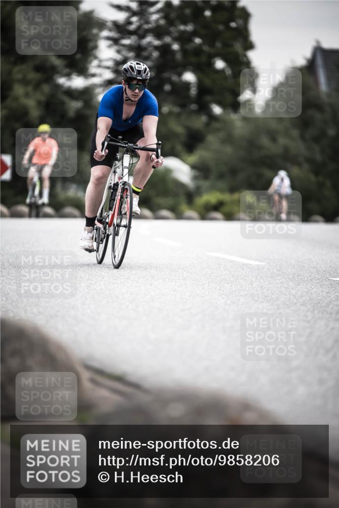 21.06.2026 - 29. Vierlanden-Triathlon H.Heesch http://msf.ph/oto/9858206 21.06.2026 10:30:27 Radfahren 355, 365, 527, 556 meine-sportfotos.de