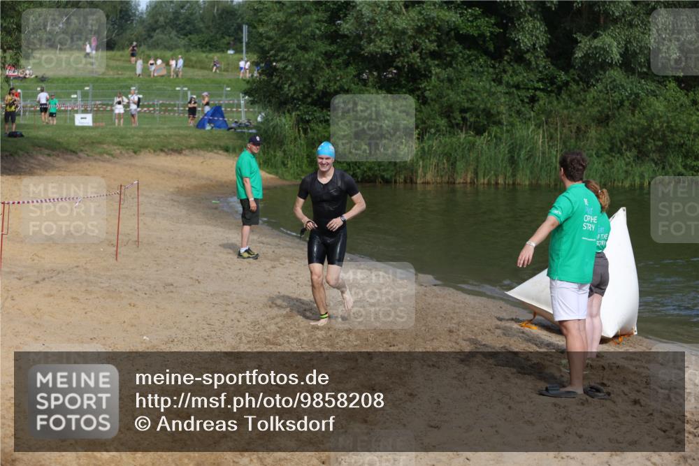 21.06.2026 - 29. Vierlanden-Triathlon Andreas Tolksdorf http://msf.ph/oto/9858208 21.06.2026 09:02:37 Schwimmen 128 meine-sportfotos.de