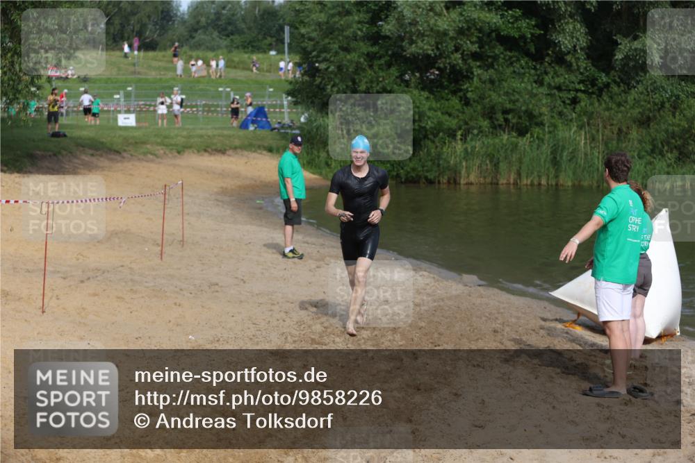 21.06.2026 - 29. Vierlanden-Triathlon Andreas Tolksdorf http://msf.ph/oto/9858226 21.06.2026 09:02:37 Schwimmen 128 meine-sportfotos.de